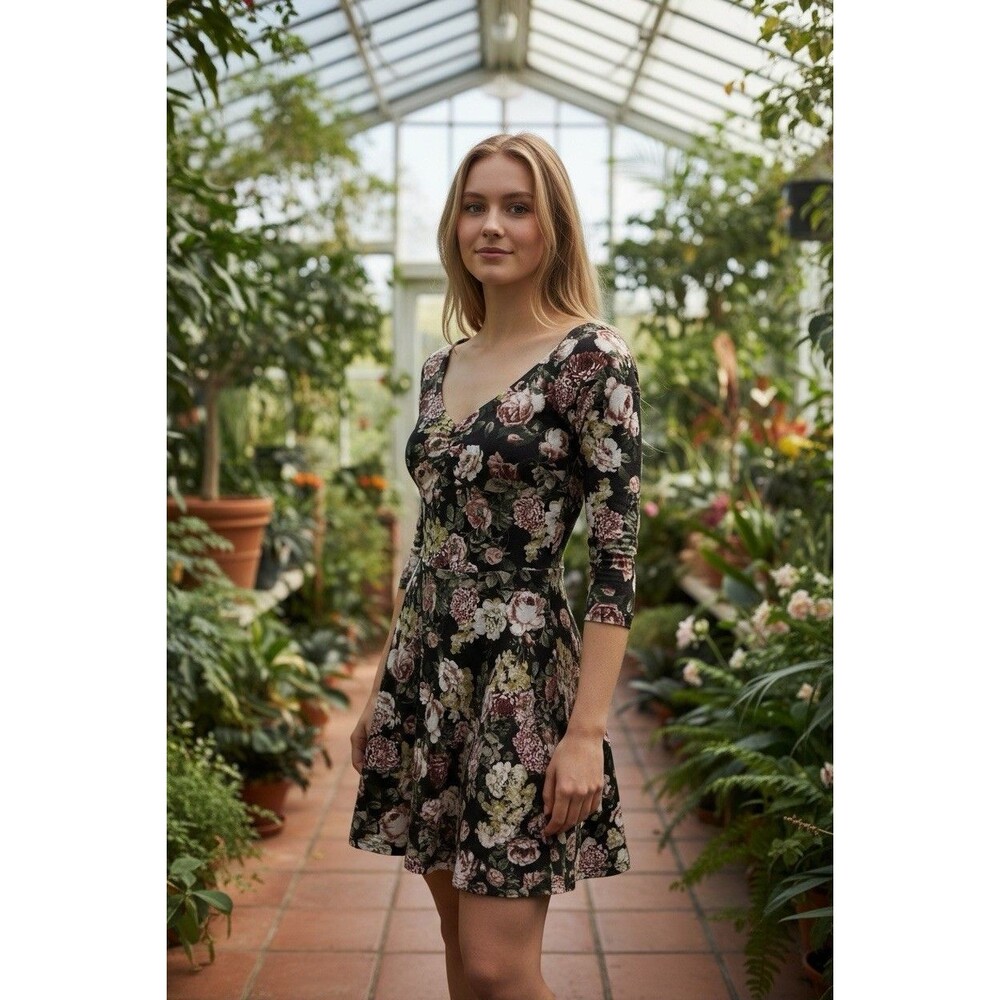 Forever 21 Womrns Floral Skater Fit & Flare Dress Size S Boho Dark Romantic